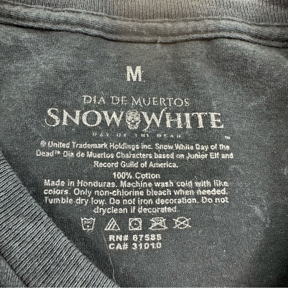 NWOT Dia De Muertos Scull Graphic Print T-Shirt Sz Medium Black Washed Out - Picture 3 of 5